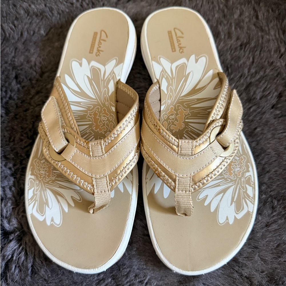 Clarks Women's gold cloud stepper Sandals
